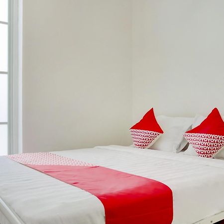Hotel O Panakkukang Near Mall Panakkukang Formerly Golden White House มากาซาร์ ภายนอก รูปภาพ