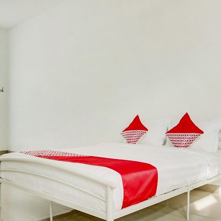 Hotel O Panakkukang Near Mall Panakkukang Formerly Golden White House มากาซาร์ ภายนอก รูปภาพ