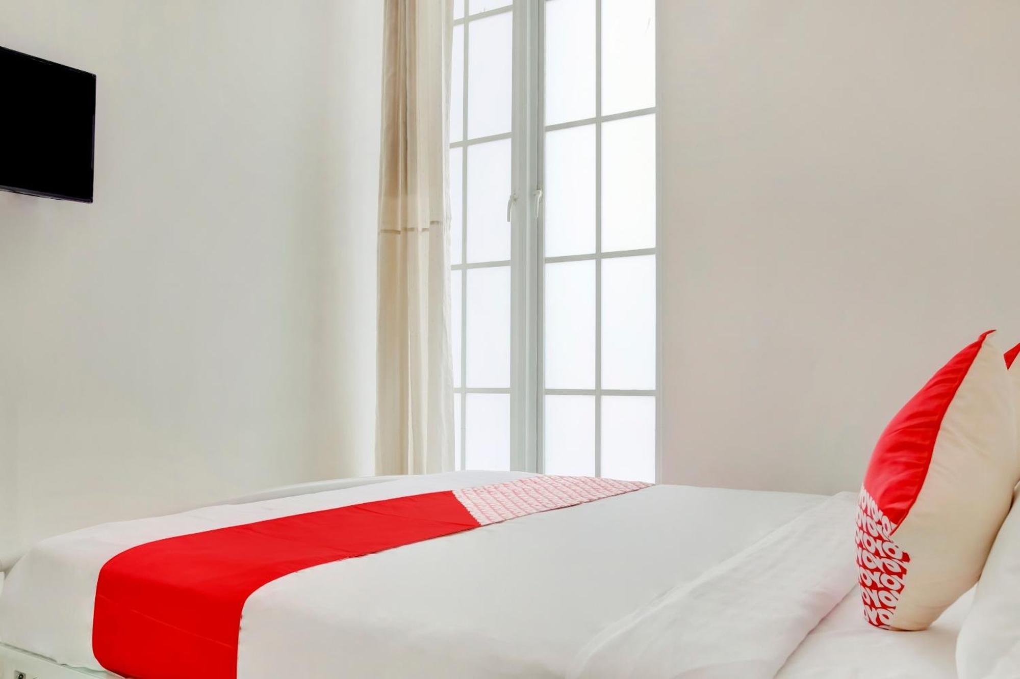 Hotel O Panakkukang Near Mall Panakkukang Formerly Golden White House มากาซาร์ ภายนอก รูปภาพ